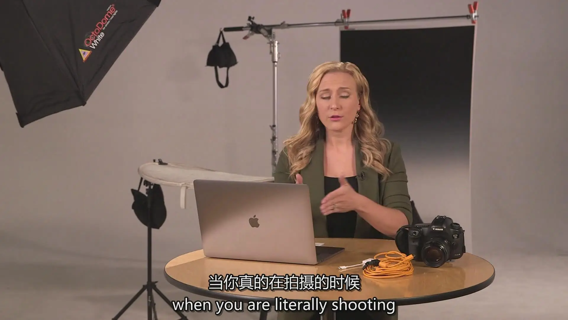 图片[2]-KelbyOne-Kristina Sherk使用简单设置拍摄专业头像教程-中英字幕
