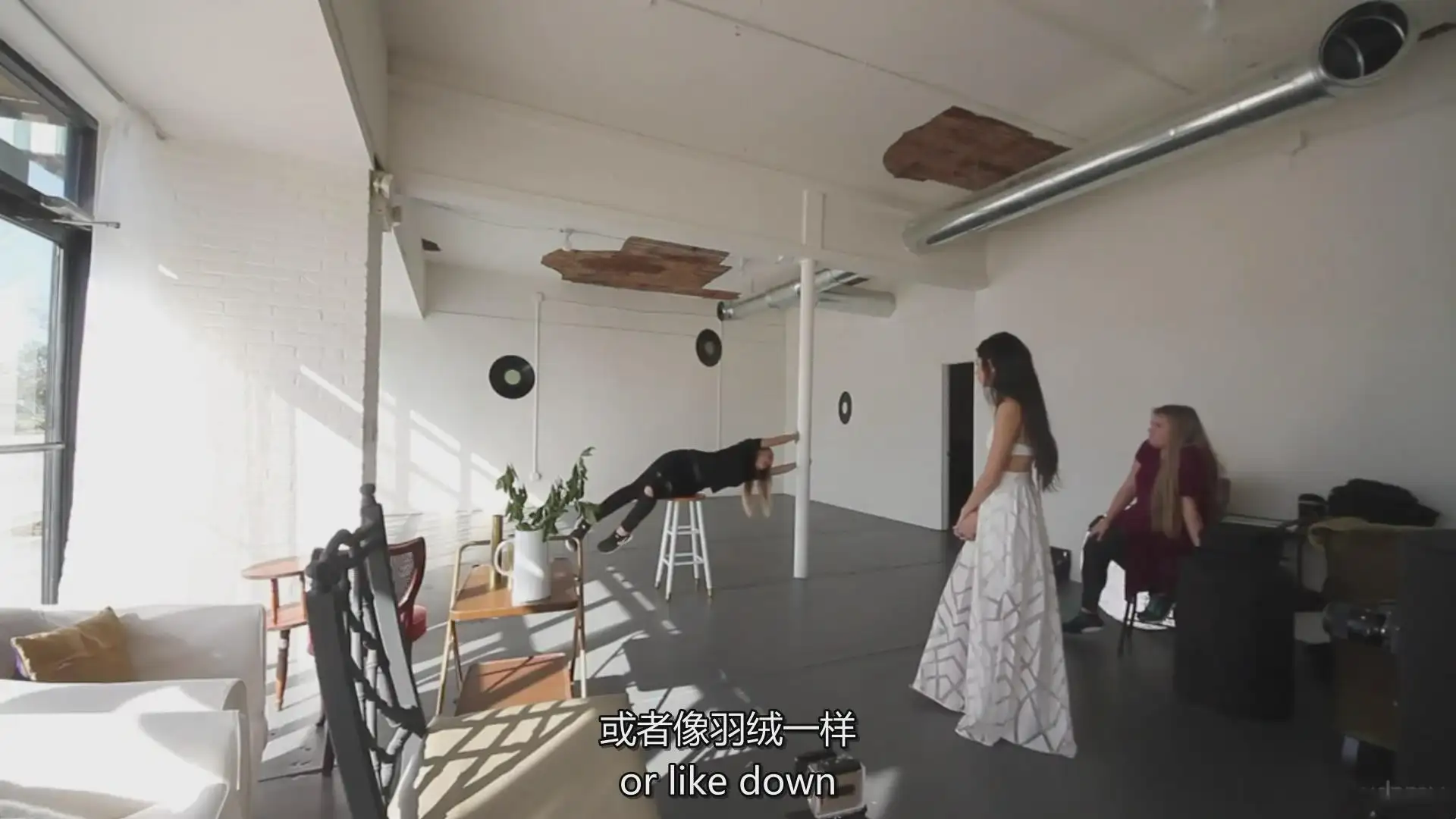 图片[3]-4种悬浮摄影摆姿布光构图及PS后期合成视频完整教程-中英字幕-美夕摄影