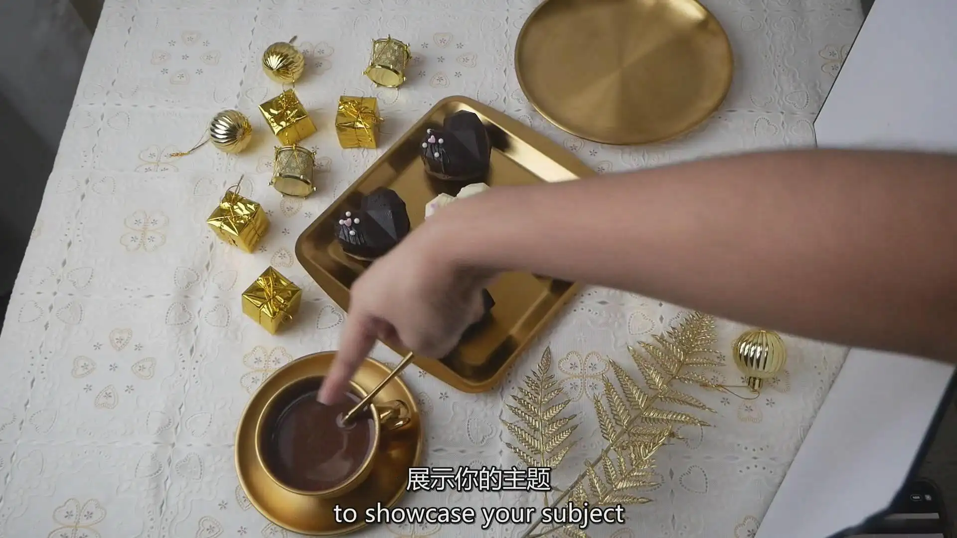 图片[10]-摄影师Rose Nene节日氛围美食摄影与产品摄影布光构图教程-中英字幕-美夕摄影