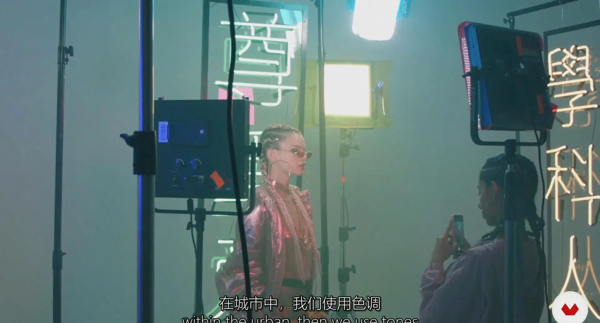 图片[4]-Mikeila Borgia 用连续光霓虹灯进行科技感人像摄影和修饰-中英字幕-美夕摄影