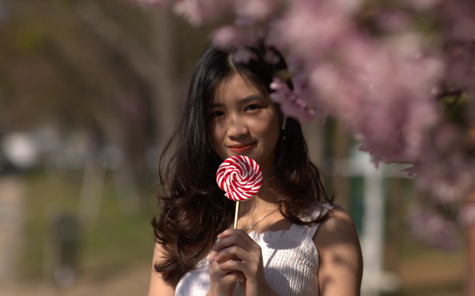 7张樱花树下棒棒糖白裙美女RAW原图佳能6D2 CR2格式调色练习素材-美夕摄影