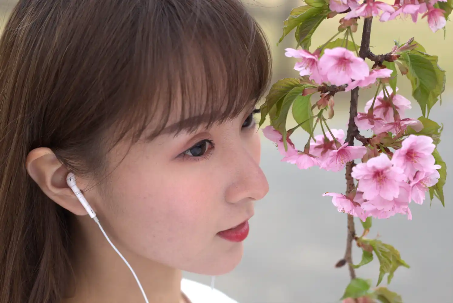 45张桃花树下的小姐姐CR2原图CR2格式人像调色练习素材-美夕摄影